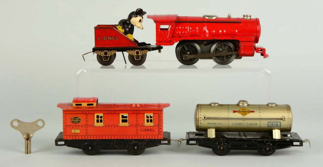 Lionel No. 1532 Mechanical Freight Set. (1 of 6)