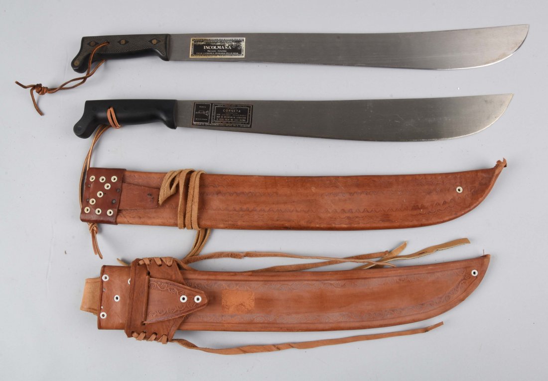 Lot Of 2: Machetes in Leather Sheaths.: 1) Gavilan Columbia, fixed blade 20", overall length of 25", correct sheath. 2) Corneta El Salvador, fixed blade 17-1/2", overall length of 22-1/2", correct sheath. Both are contemporary. (Excellent).