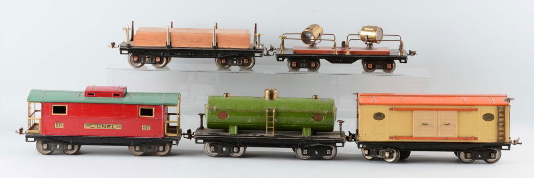 Lot of 5: Lionel Freight Cars. (1 of 1)