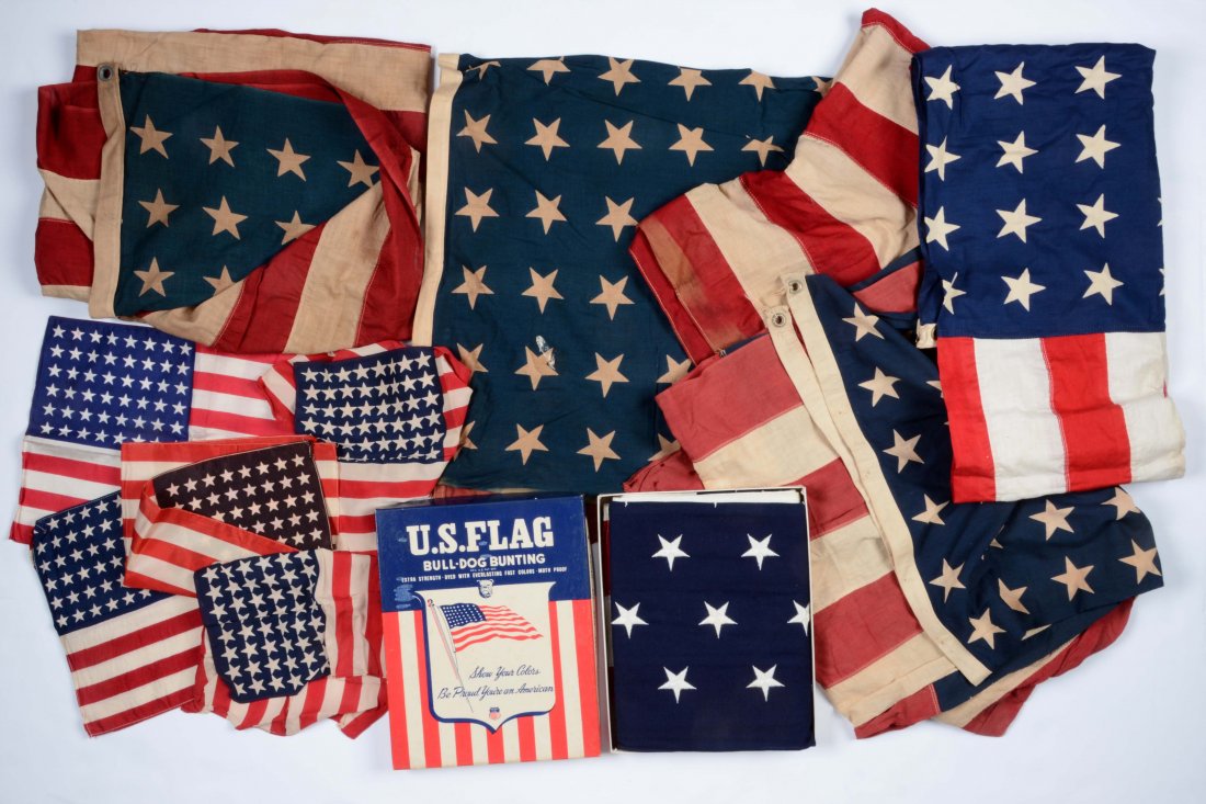 Lot of 8: American Flags. (1 of 1)