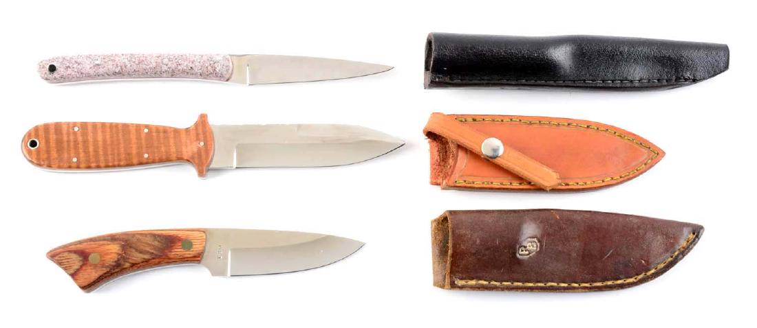 Lot Of 3: Custom Sheath Knives.: 1.) RB custom drop point handled in wood, serial No. 21, made for the "Chesapeake Bay Knife Club Inc.". Correct leather sheath signed "RB". 2.) McGovern custom saber spear point with top false edge, h