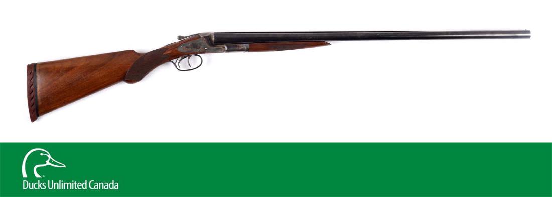 (C^) L.C. Smith Hunter Arms SxS 12-Bore Field Grade: Blued round barrels with solid matte rib with single brass bead, breeches marked "ARMOR STEEL/HUNTER ARMS CO. MAKERS, FULTON, N.Y.". Casehardened sidelock actions marked "L.C. SMITH" on each sideplate