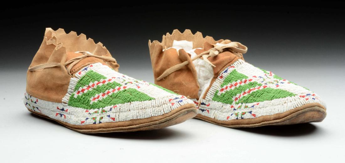 Pair of Sioux Moccasins. (1 of 2)