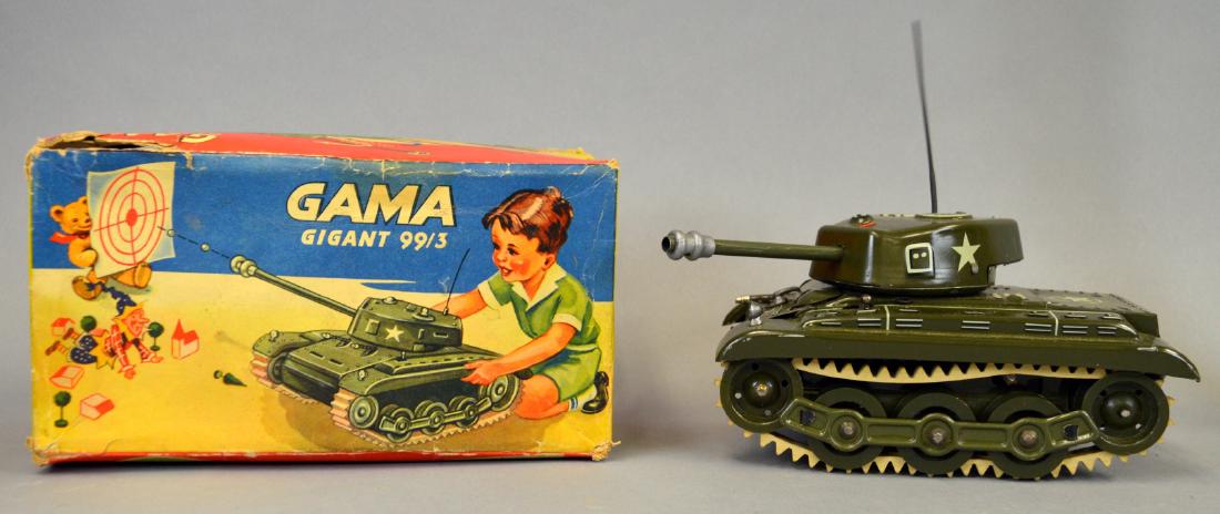 Tin Wind-Up Tank Gama Giant 99/3 with Box: Tin Wind-Up Tank Gama Giant 99/3 with Box, missing key and 1 gun
