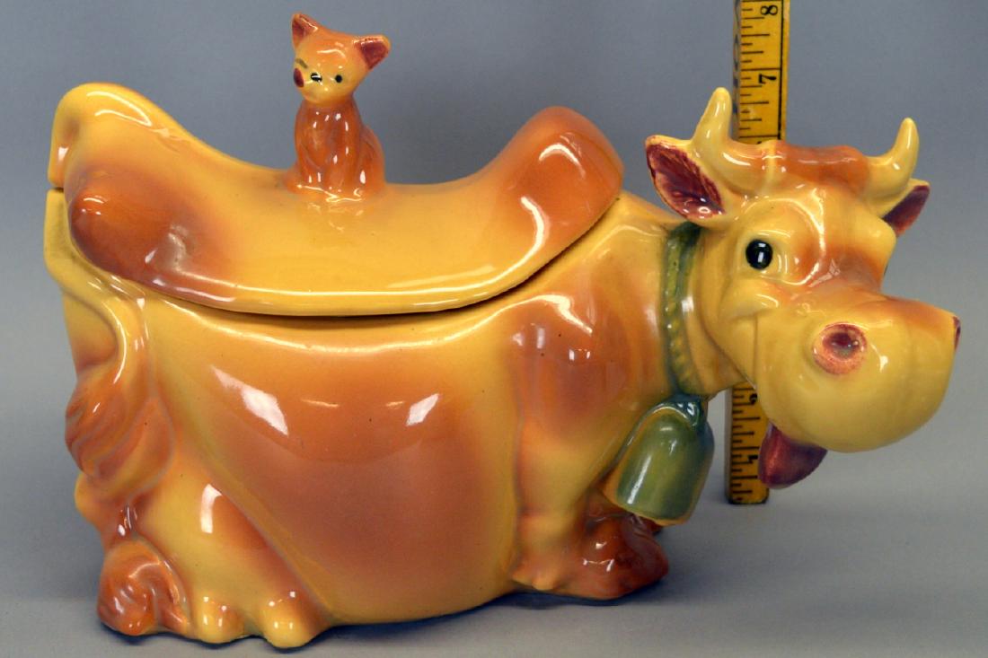 Cow and Cat Cookie Jar Marked W10 Crazing on the bottom (1 of 3)