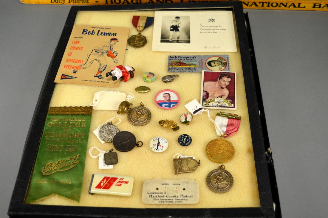 Lot of small vintage sports collectibles: Including an Orbit Gum Pat Malone Chicago Cubs pinback button, a 1932 football pin, Billy Soose Ringside card, medals, & booklets