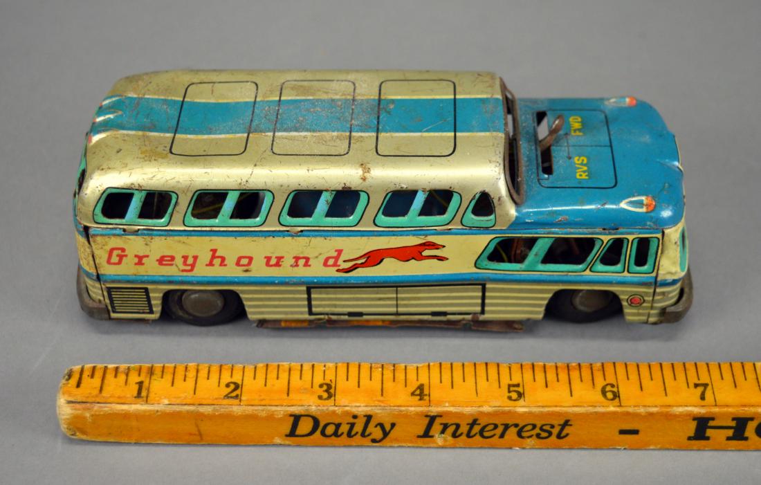 Greyhound tin litho bus: Battery opperated not sure runs rusty