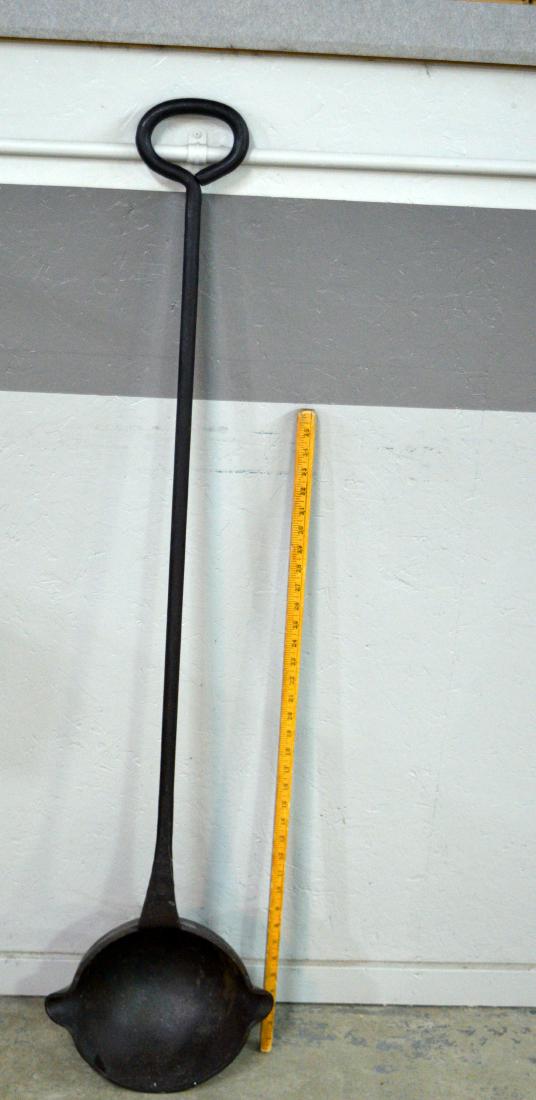 Cast iron lead pouring ladle: Cast iron lead pouring ladle