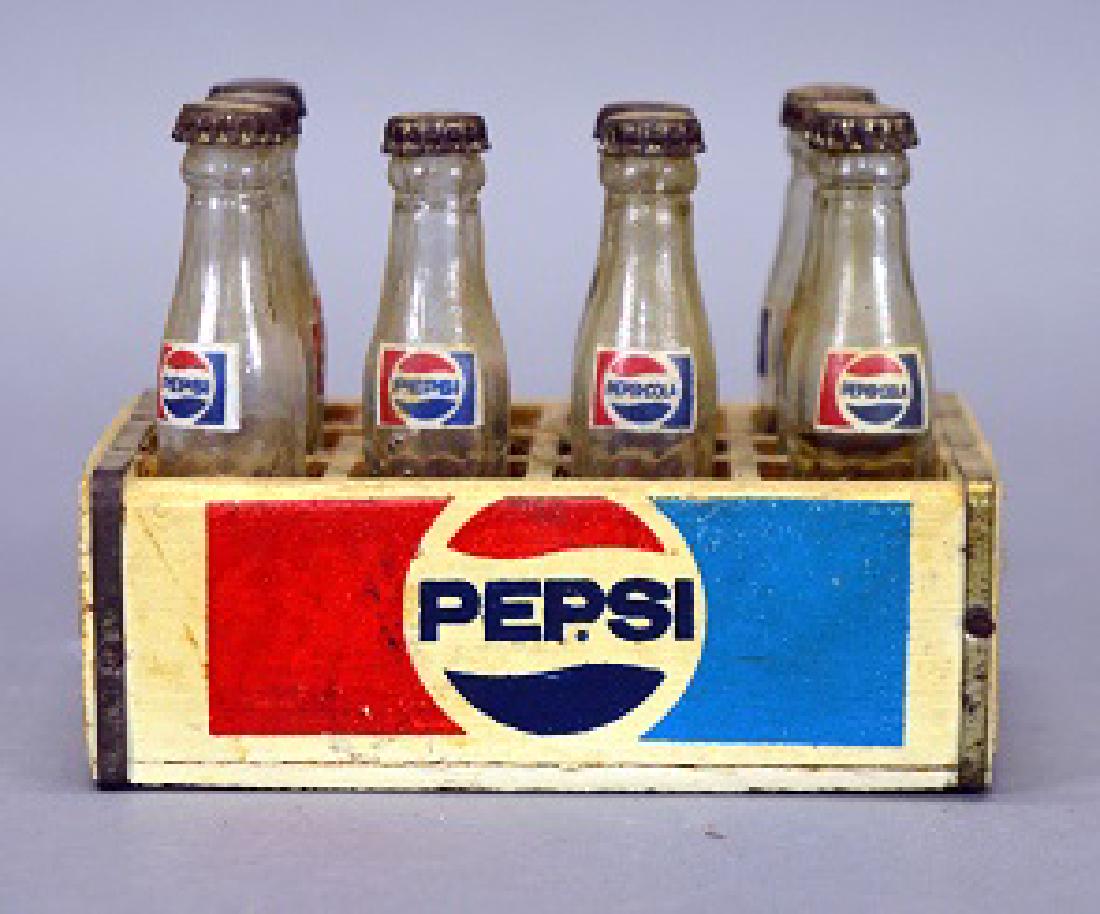 Vintage miniature Pepsi crate with bottles (1 of 4)