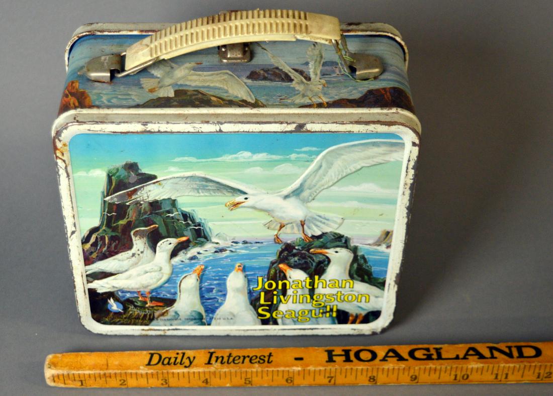 Jonathan Livingston Seagull lunchbox, no thermos: Rust and surface wear