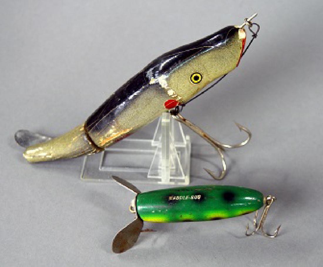 Two vintage fishing lures (1 of 4)