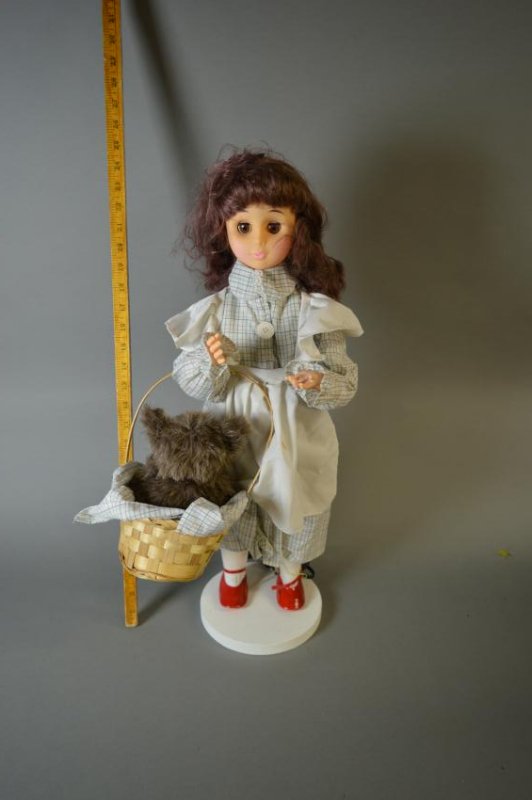 Wizard of Oz animatronic doll: Dorothy: Wizard of Oz animatronic doll: Dorothy