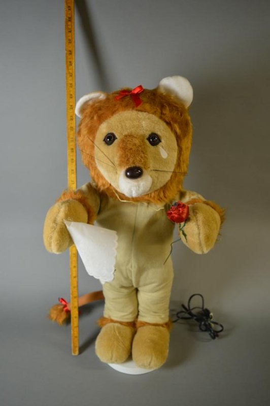 Wizard of Oz animatronic doll: Lion: Wizard of Oz animatronic doll: Lion