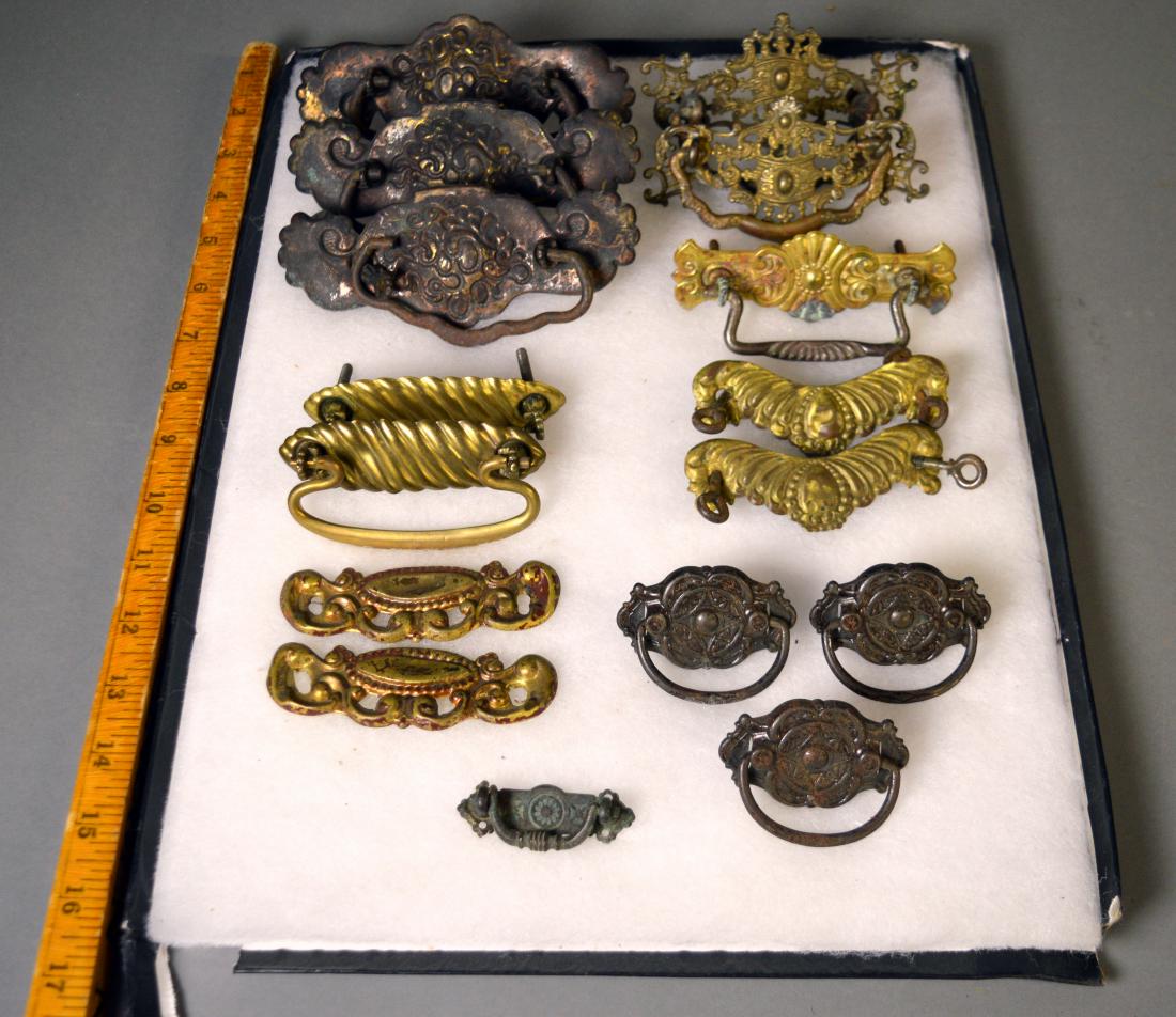 Lot of Victoran drawer pulls: Lot of Victoran drawer pulls