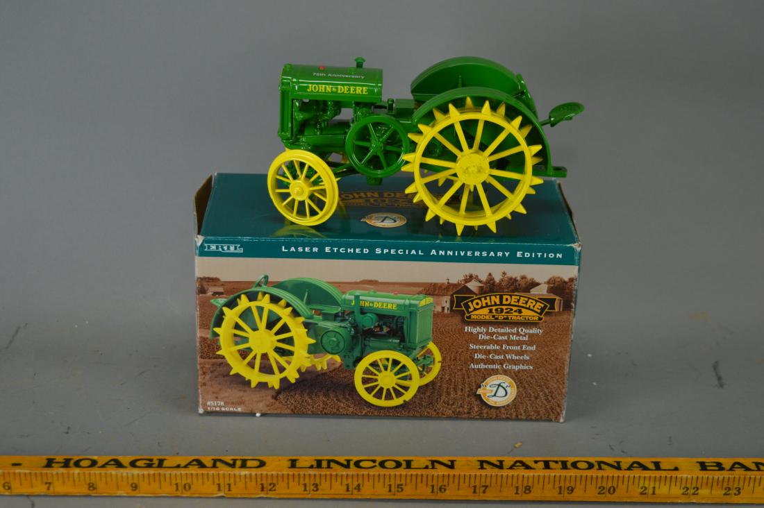 Ertl diecast 1924 John Deere Model "D" 1/16: great condition