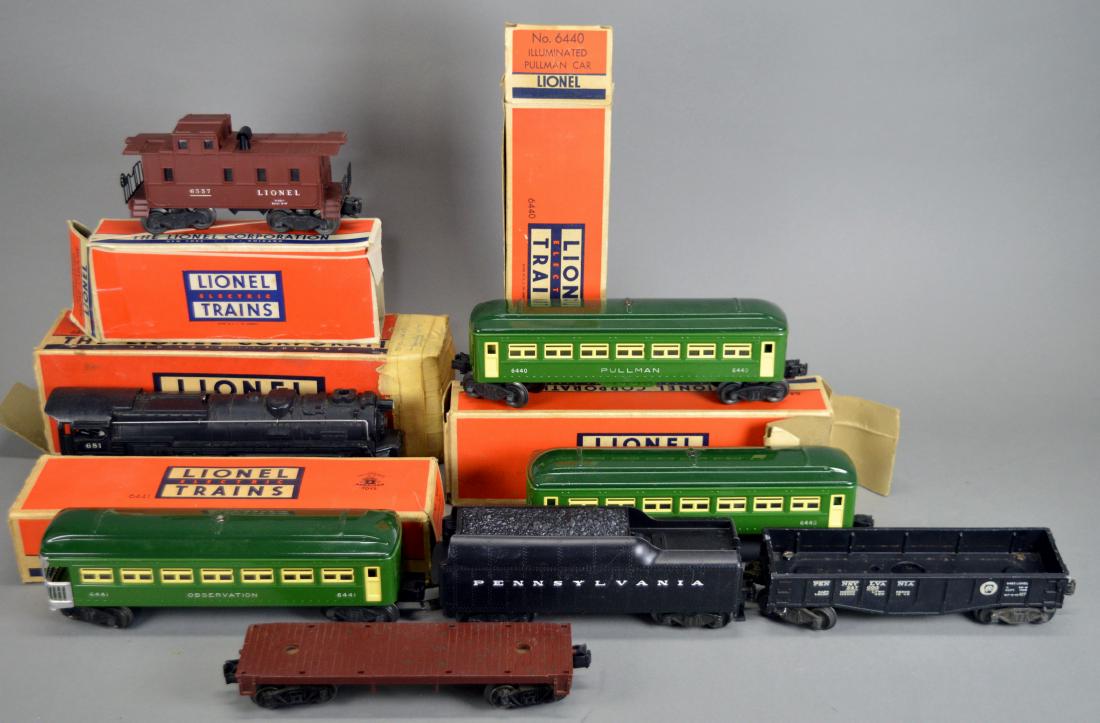 Collection of Lionel train cars & engine: Minor wear commensurate with age