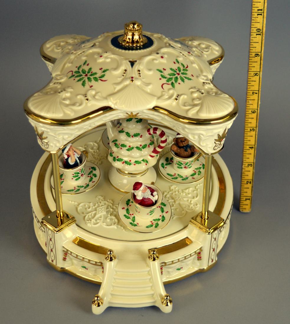 Lenox Holiday Centerpiece Teacup Ride Carousel