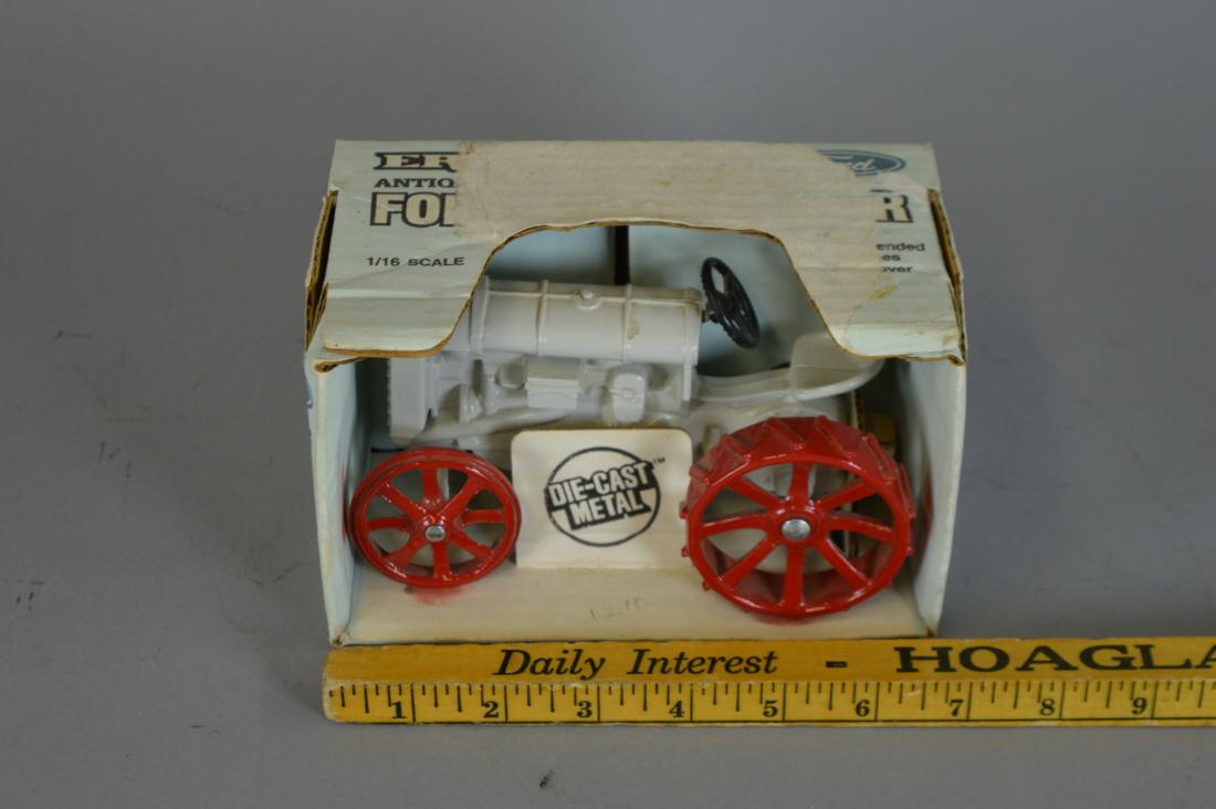 Ertl diecast Fordson tractor: 1/16 scale. #804. 1986