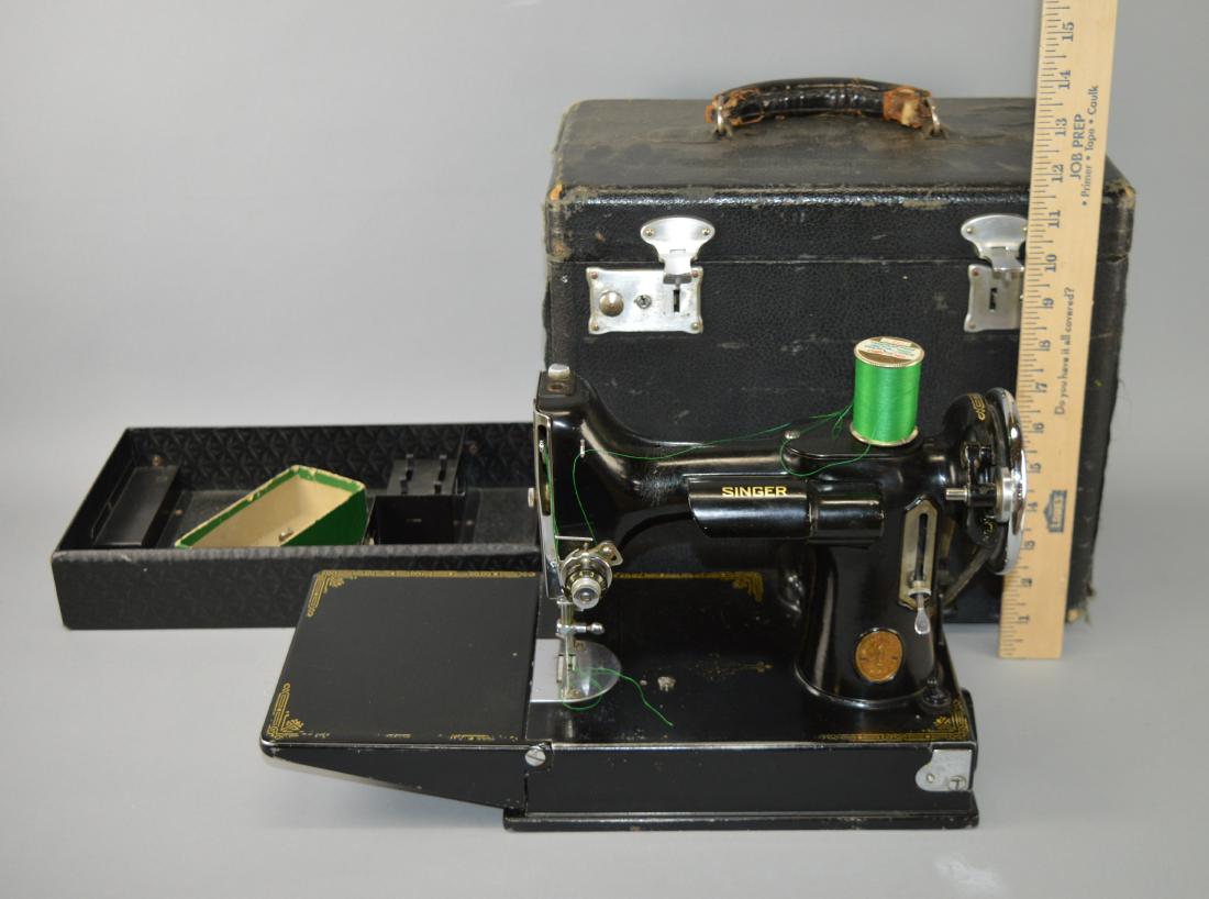 Singer Featherweight Sewing Machine 3-110: Singer Featherweight Sewing Machine 3-110