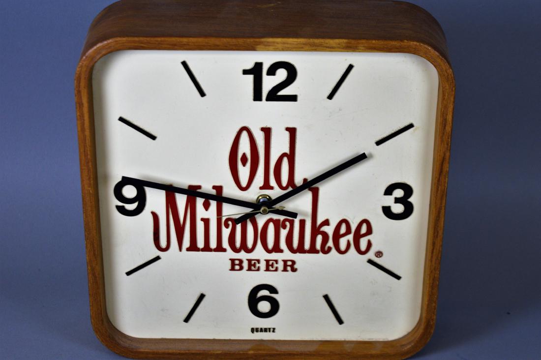Old Milwaukee Beer Advertising Wall Clock: Old Milwaukee Beer Advertising Wall Clock Battery Operated