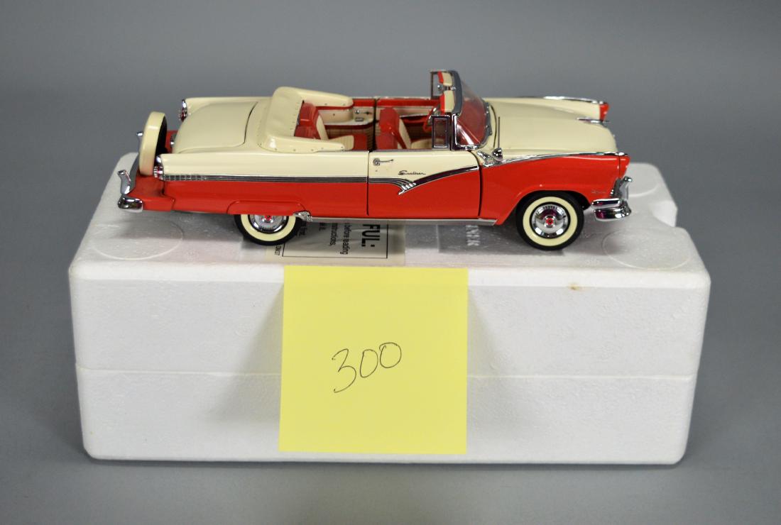 Danbury Mint Diecast 1956 Ford Sunliner Model: Danbury Mint Diecast 1956 Ford Sunliner Model