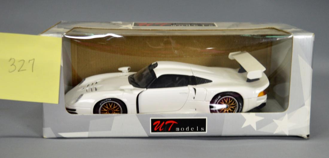 UT Models Diecast Porsche 911 GT1: UT Models Diecast Porsche 911 GT1