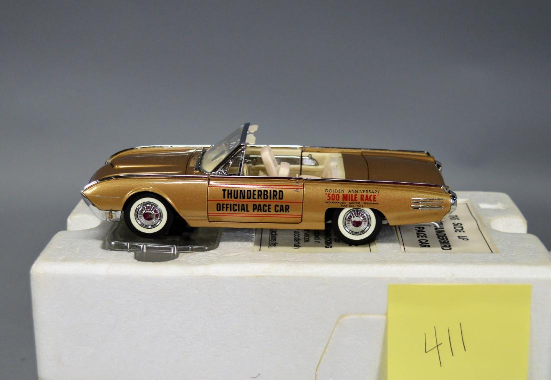 Danbury Mint 1961 Ford Thunderbird Diecast model: Danbury Mint 1961 Ford Thunderbird Diecast model