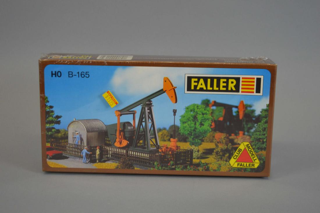 Faller B-165 HO Scale Oil Pump Model Kit: Faller B-165 HO Scale Oil Pump Model Kit