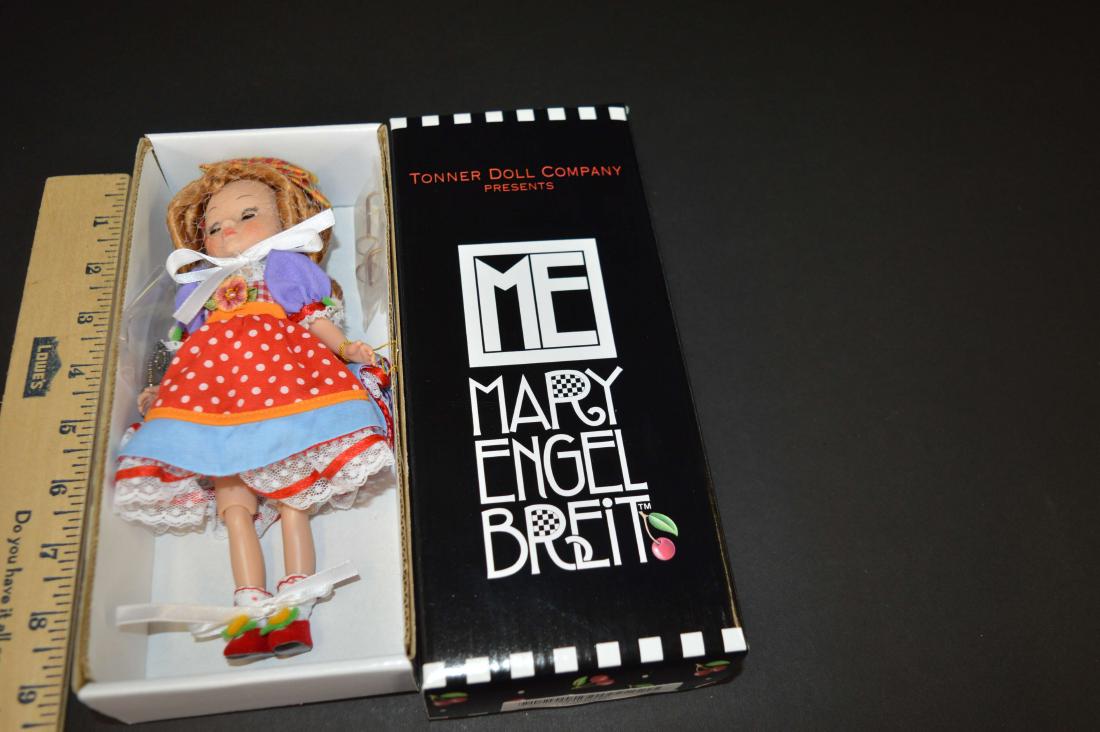 Tonner Doll Co. Mary Engelbreit "Latest Fashion" (1 of 4)