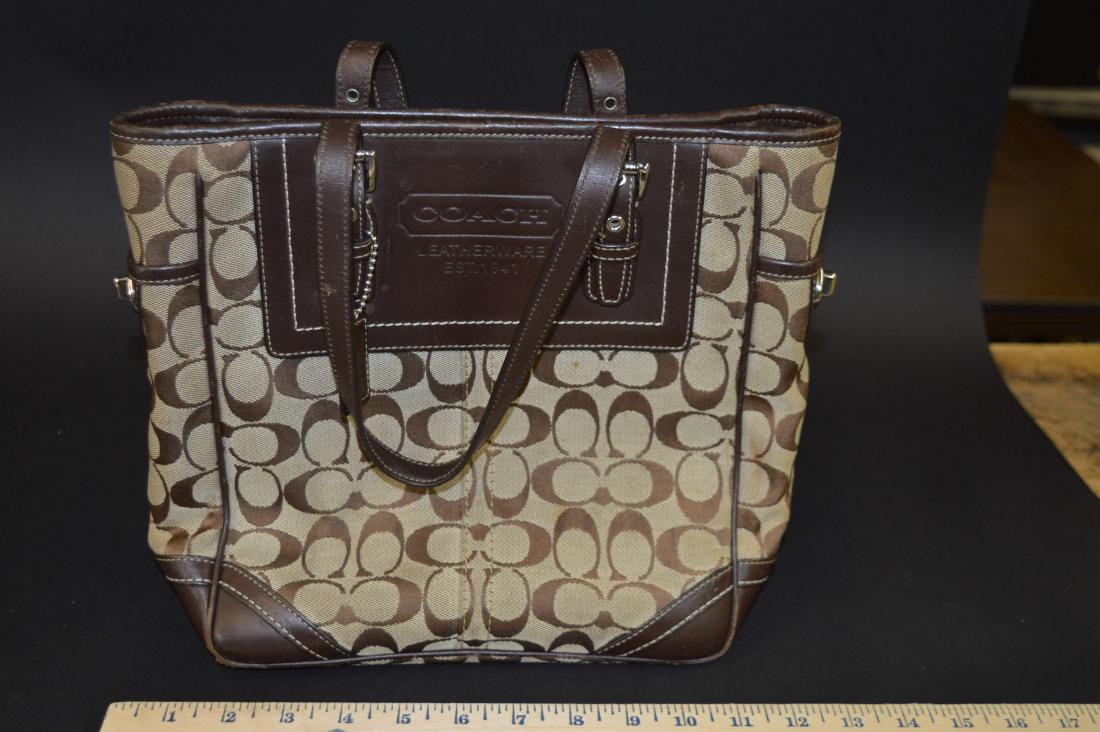Coach Purse: A coach purse, in good used condition. For dimensions, see photographs.