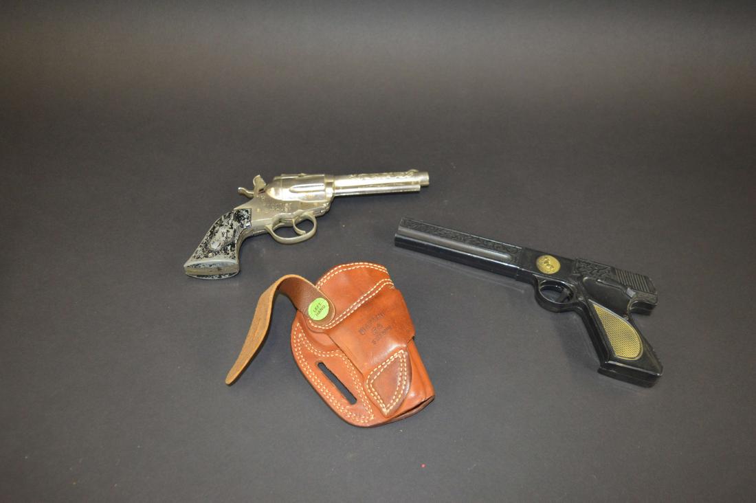 Frontier Smoker, Knickerbocker Plastic, Bianchi #4 (1 of 2)