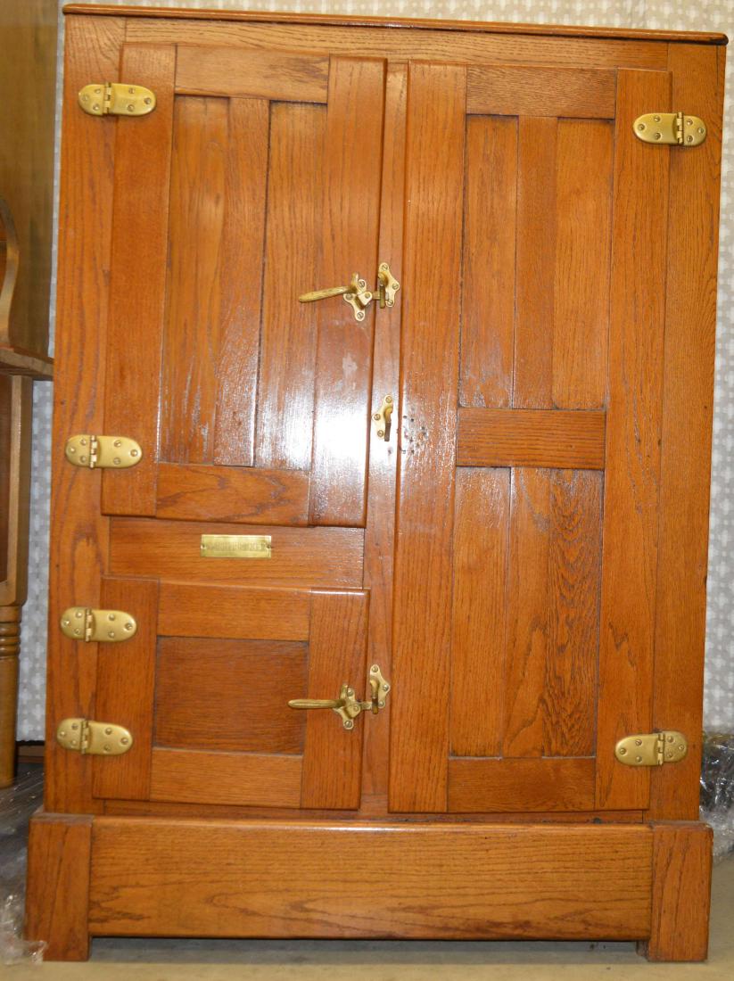 Knickerbocker Oak Ice Box Jul 21, 2019 AAA Auction Service, Inc. in IN