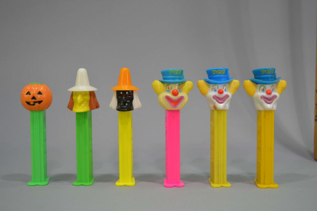 6 PEZ Dispensers Halloween Witch & Clowns: 6 PEZ dispensers, including a Jack-o-lantern, two witches, and three clowns. Please review the images for condition and dimensions.