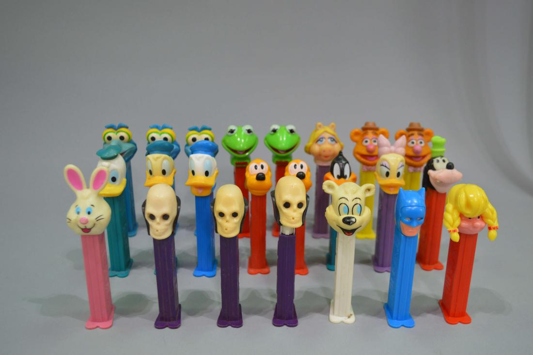 23 PEZ Dispensers: 23 PEZ dispensers. Please review the images for condition and dimensions.