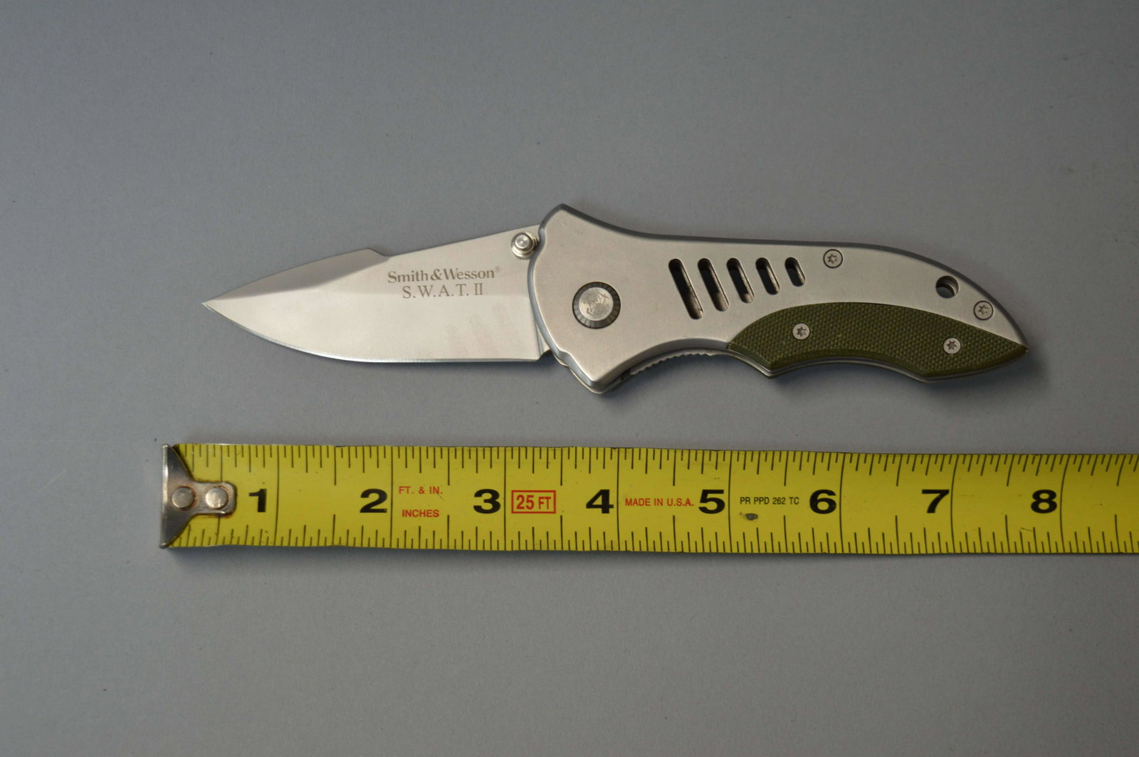 Smith & Wesson S.W.A.T. II Hunting Knife: Smith & Wesson S.W.A.T. II Hunting Knife