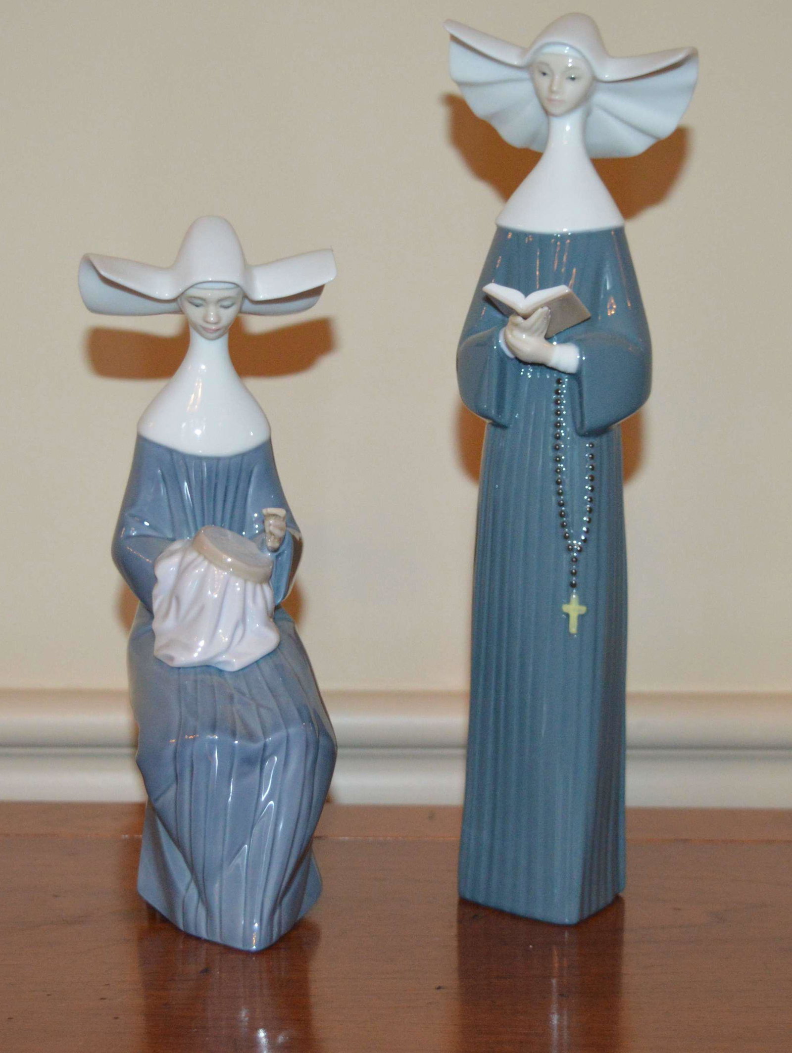 2 Lladro Porcelain Nun Figurines (Blue): 2 Lladro Porcelain Nun Figurines (Blue)