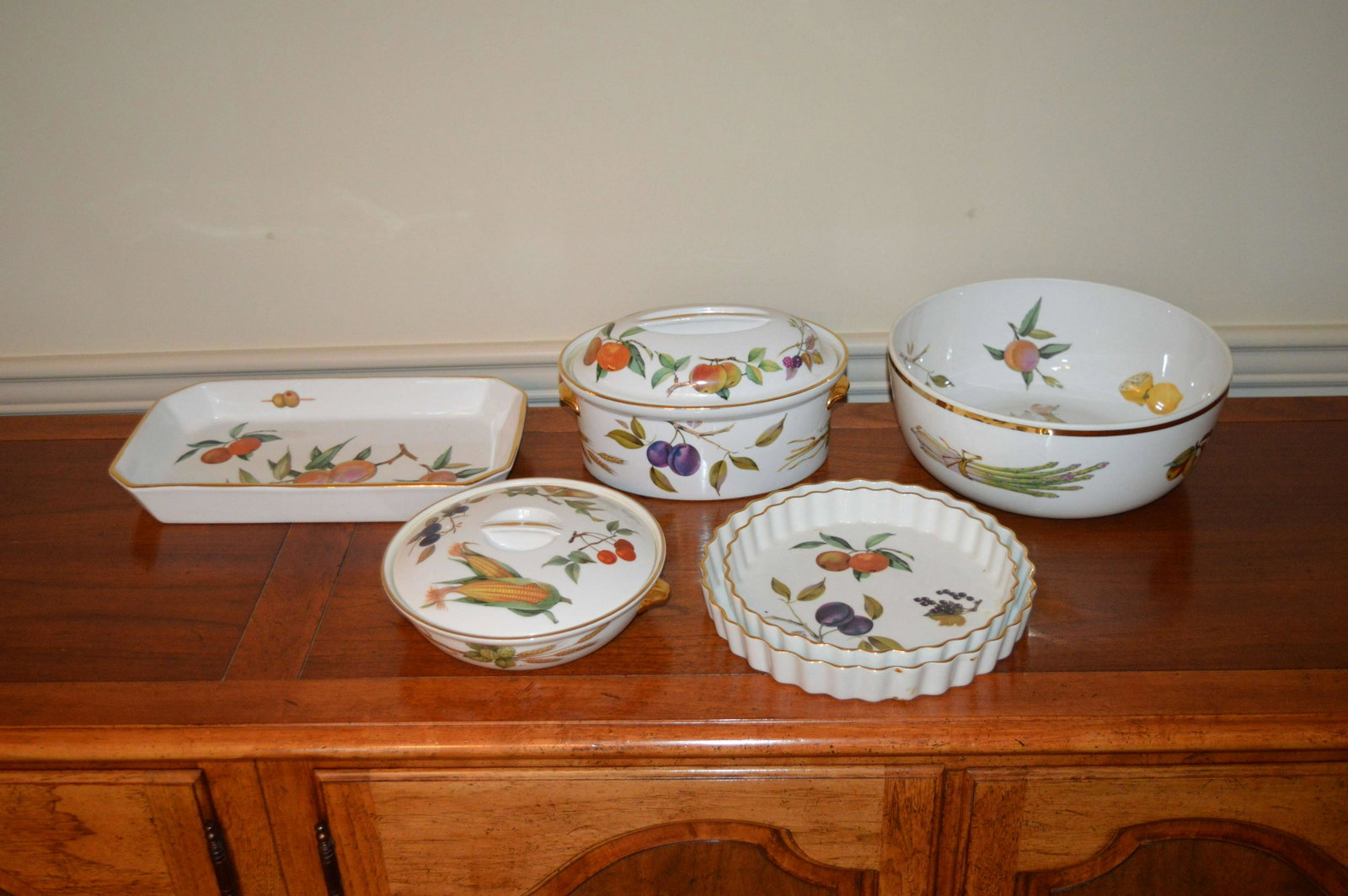 5 Royal Worcester "Evesham" Pieces: 5 Royal Worcester "Evesham" Pieces