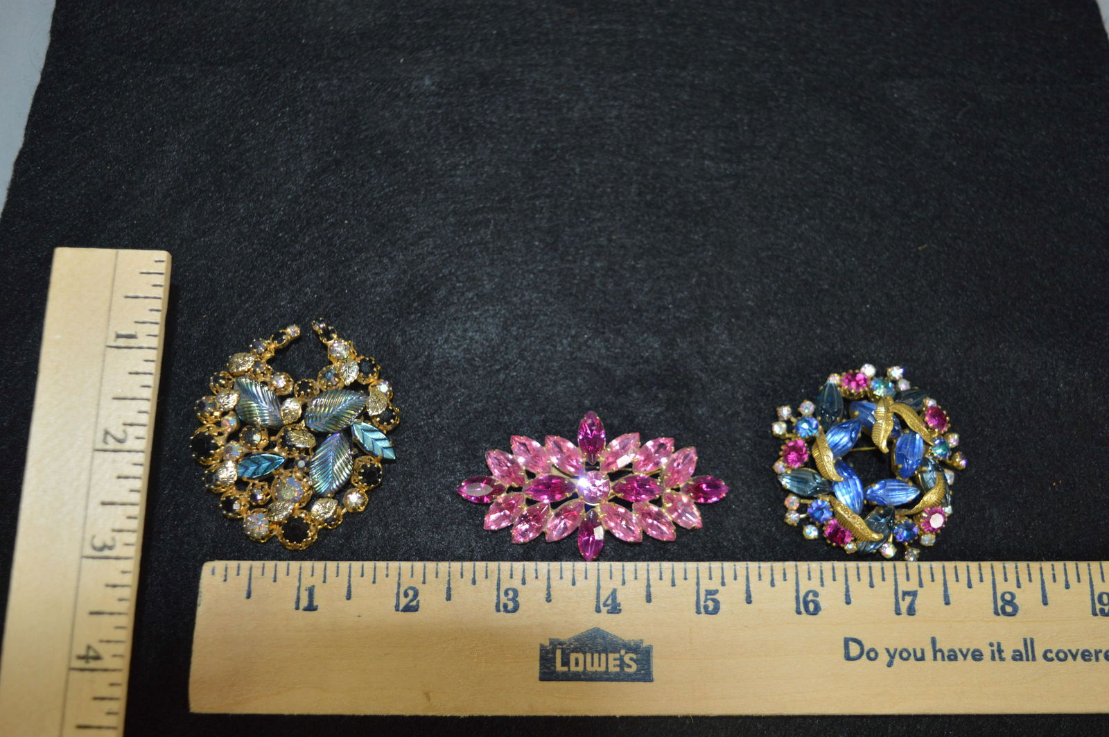 3 Vintage Rhinestone Costume Brooches Kramer: Three vintage rhinestone costume brooches, including Kramer. Good condition. The blue and pink example with a broken clasp on the back. No missing stones. Please review the images for condition and di