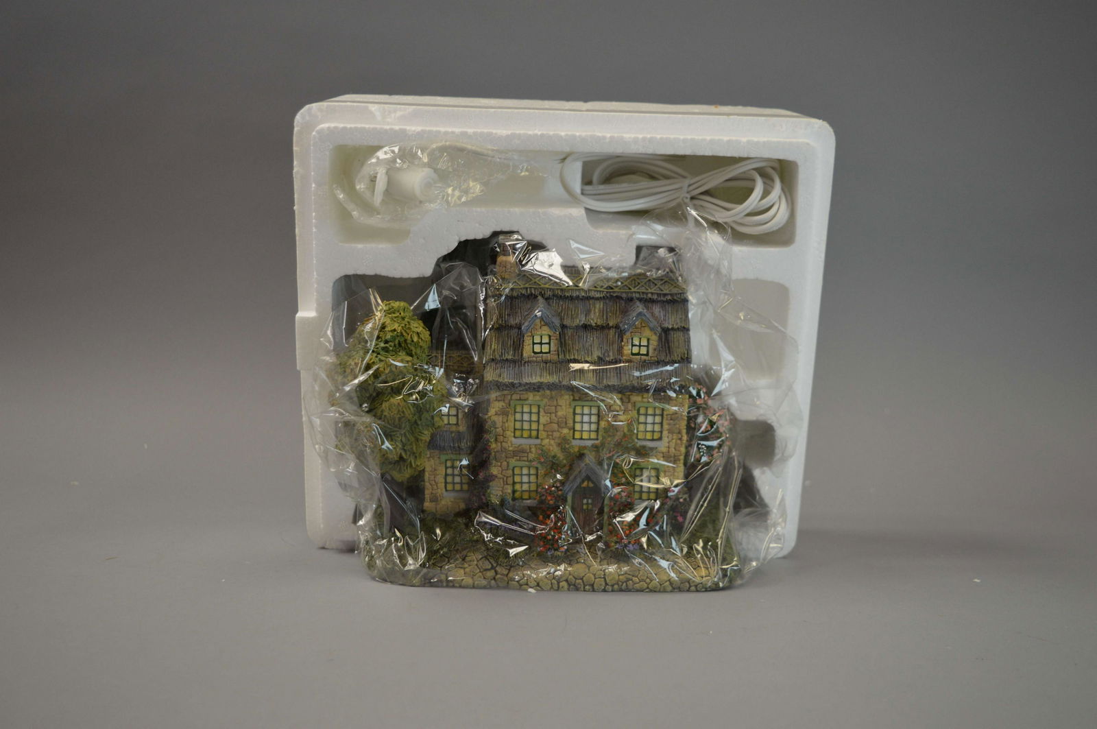 Hawthorne Village Thomas Kinkade Stonebrooke Inn: Hawthorne Village Thomas Kinkade Stonebrooke Inn