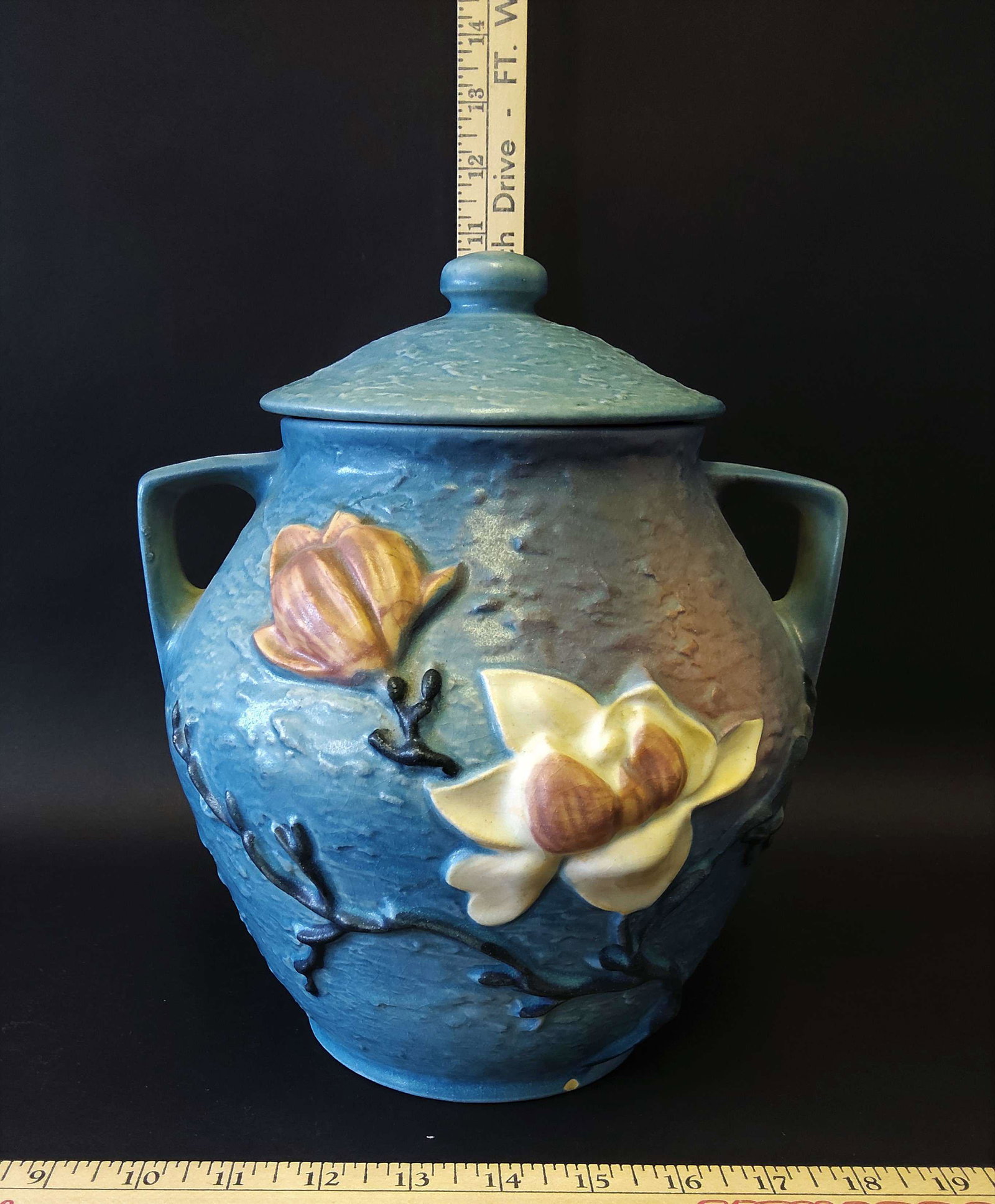 Roseville 2-8" Magnolia Cookie Jar: A Roseville pottery 2-8" Magnolia cookie jar
