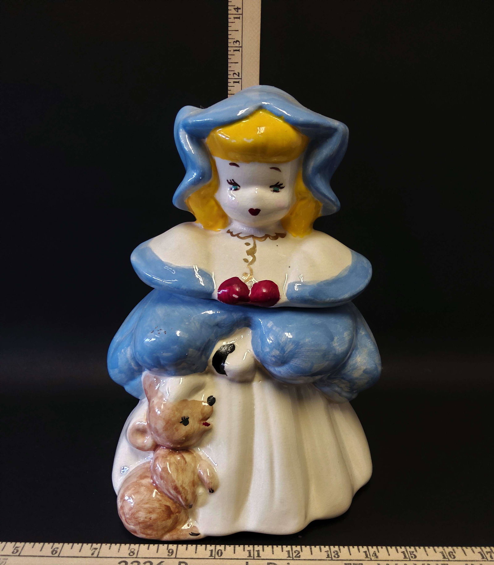 McCoy Cookie Jar: A McCoy pottery cookie jar.