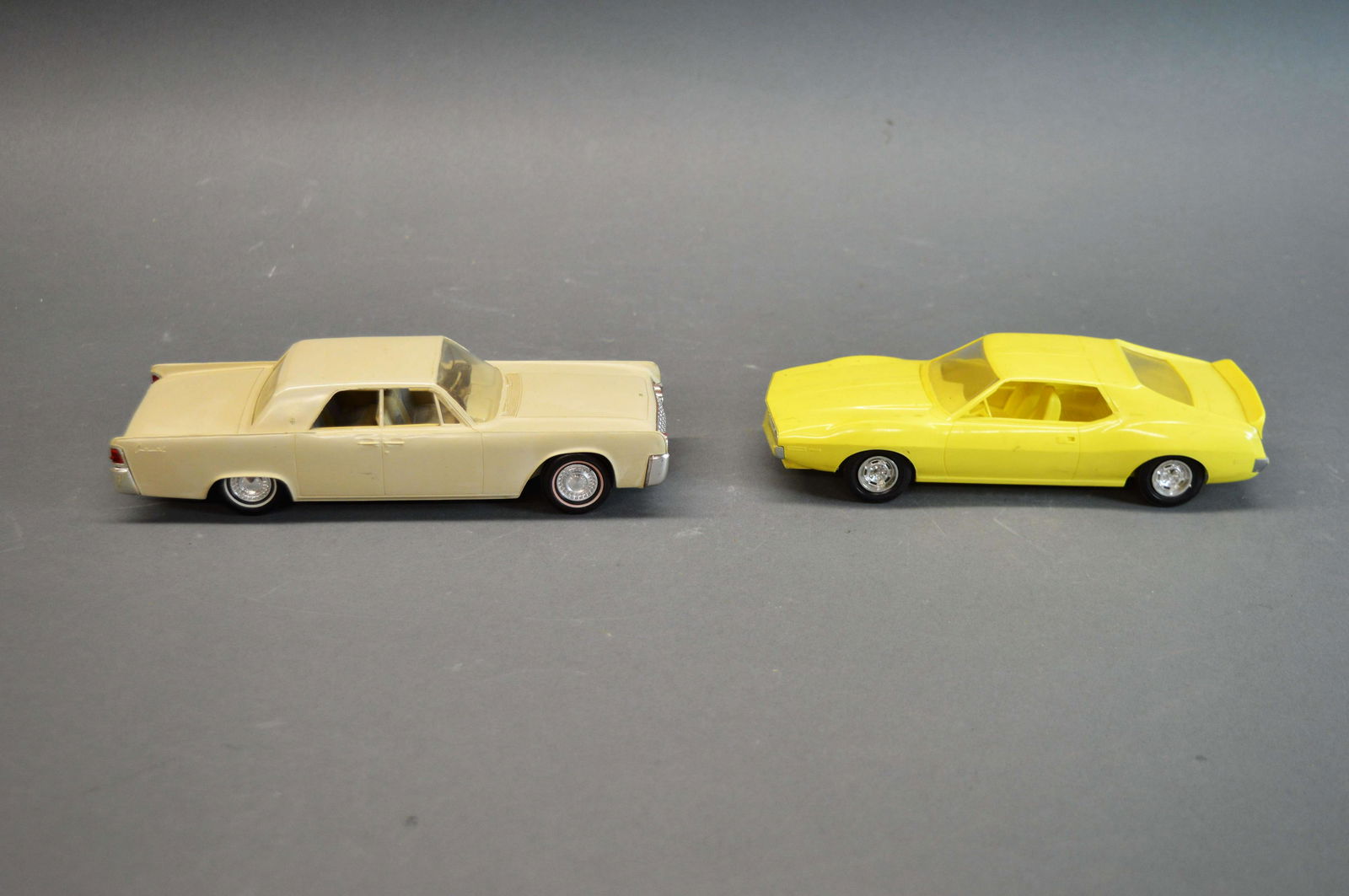 2 Vintage Plastic Sampler Promo Cars (1 of 4)