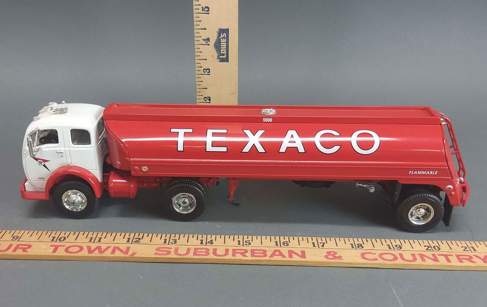 First Gear Diecast Model 3000 Texaco Tanker (1 of 4)