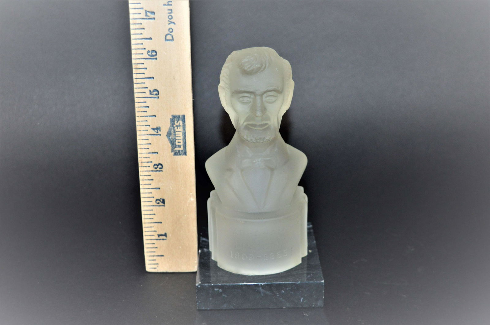 L. E. Smith Pressed Glass Abraham Lincoln Bust (1 of 2)