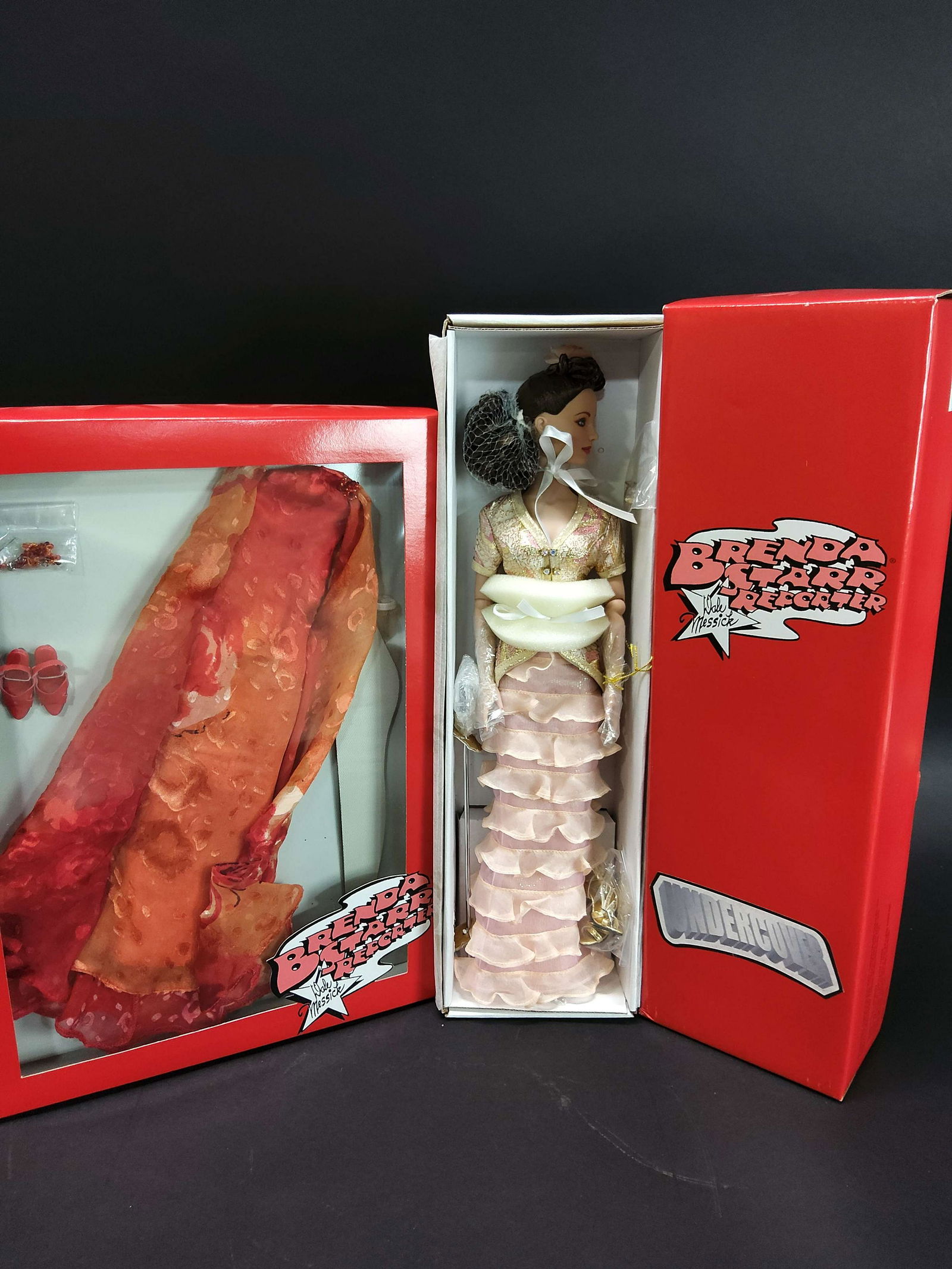 Effanbee Brenda Starr Reporter Doll & Clothing Set (1 of 6)