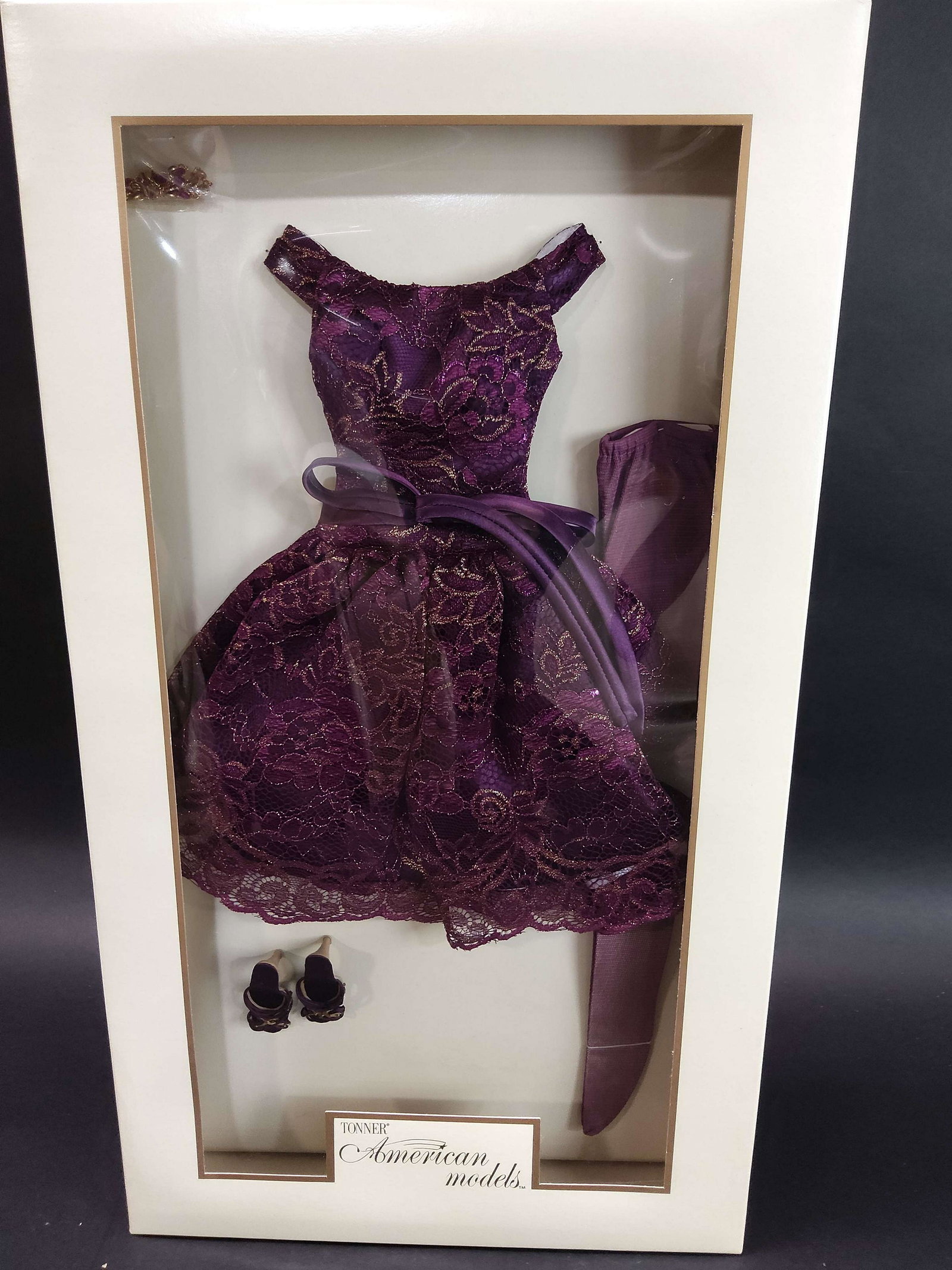 Tonner American Models Enchante Doll Clothing: A Tonner American Models "Enchante" doll clothing set.