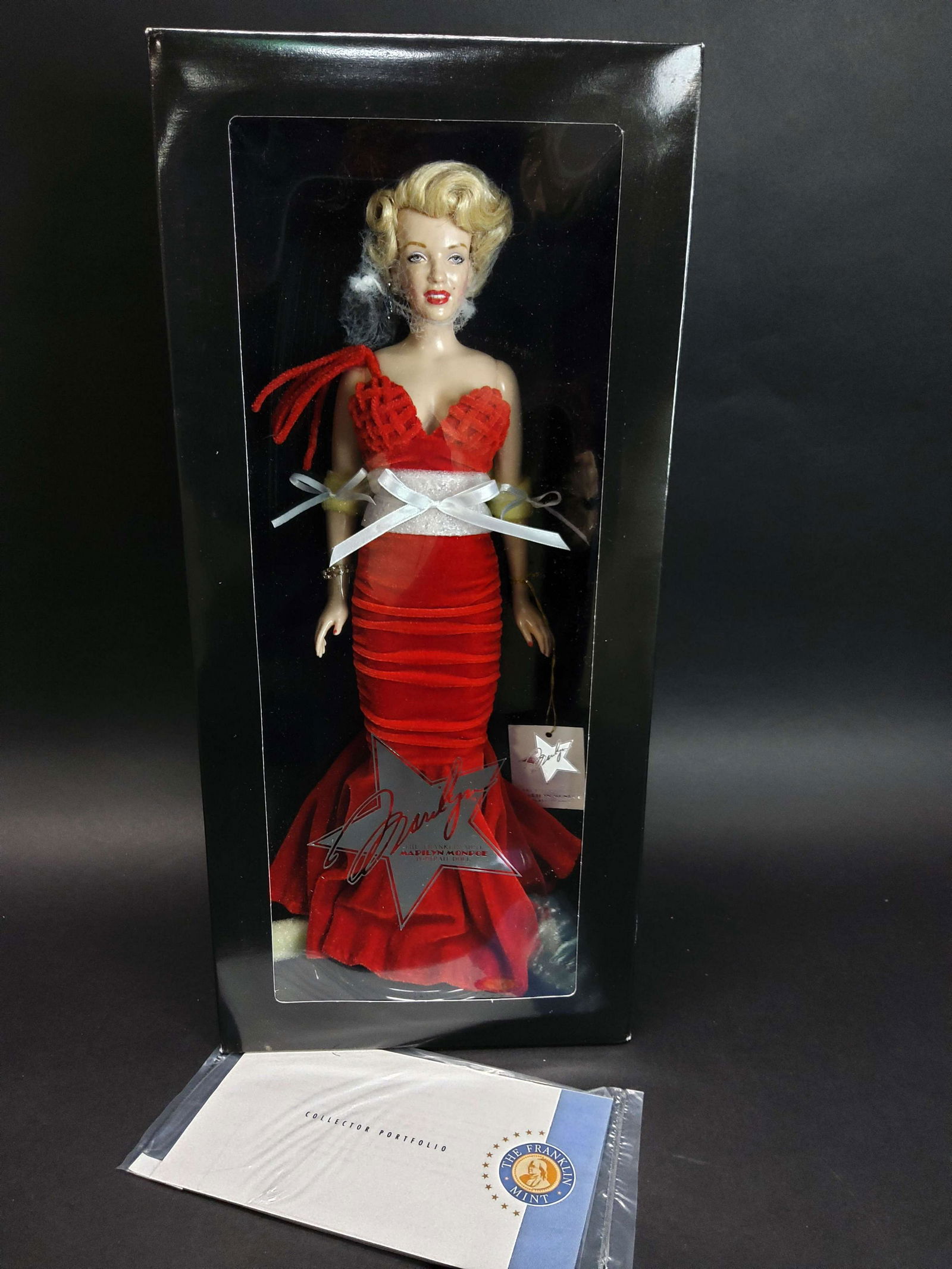 Franklin Mint Marilyn Monroe Portrait Doll (1 of 5)