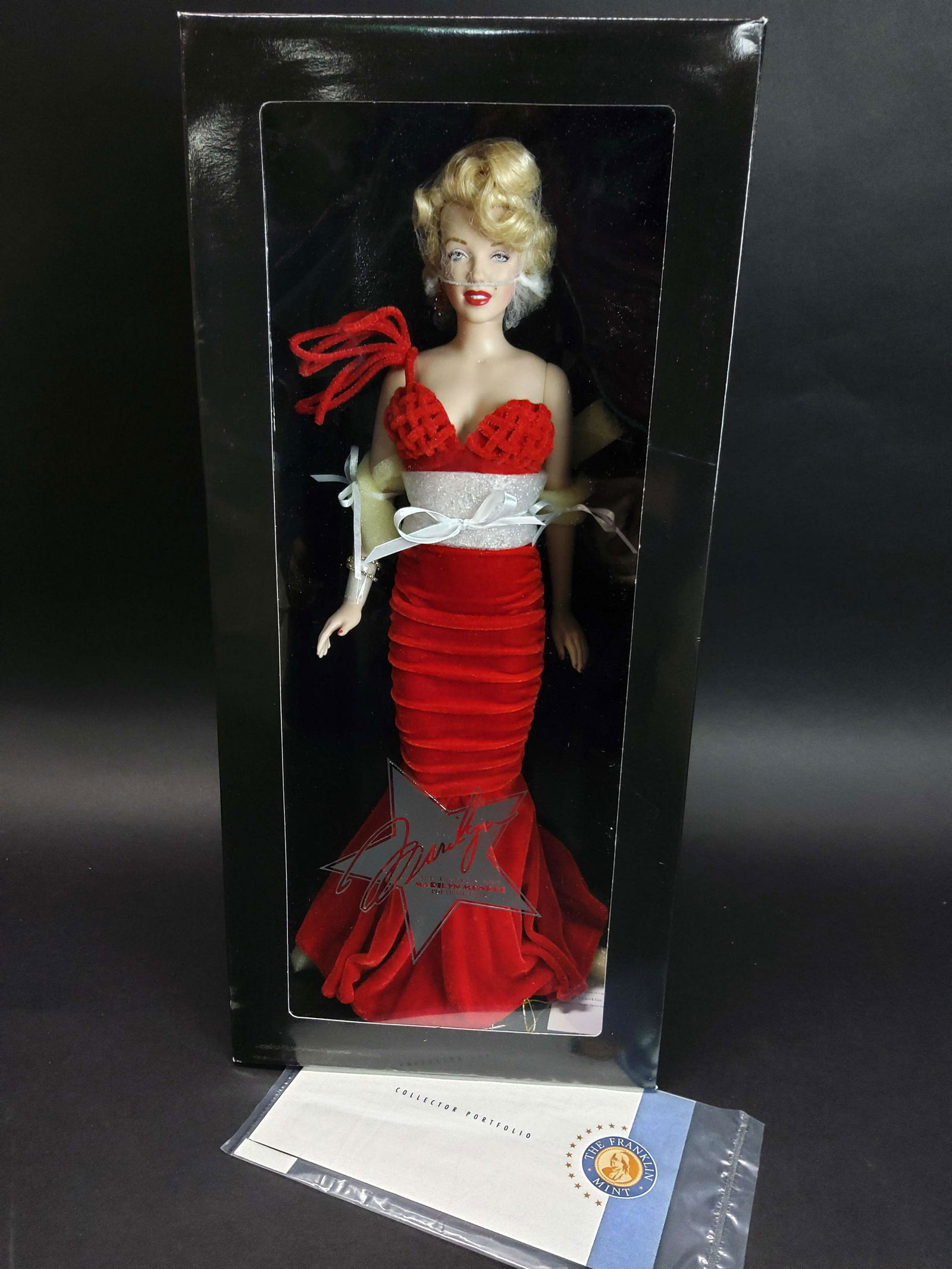 Franklin Mint Marilyn Monroe Portrait Doll (1 of 4)