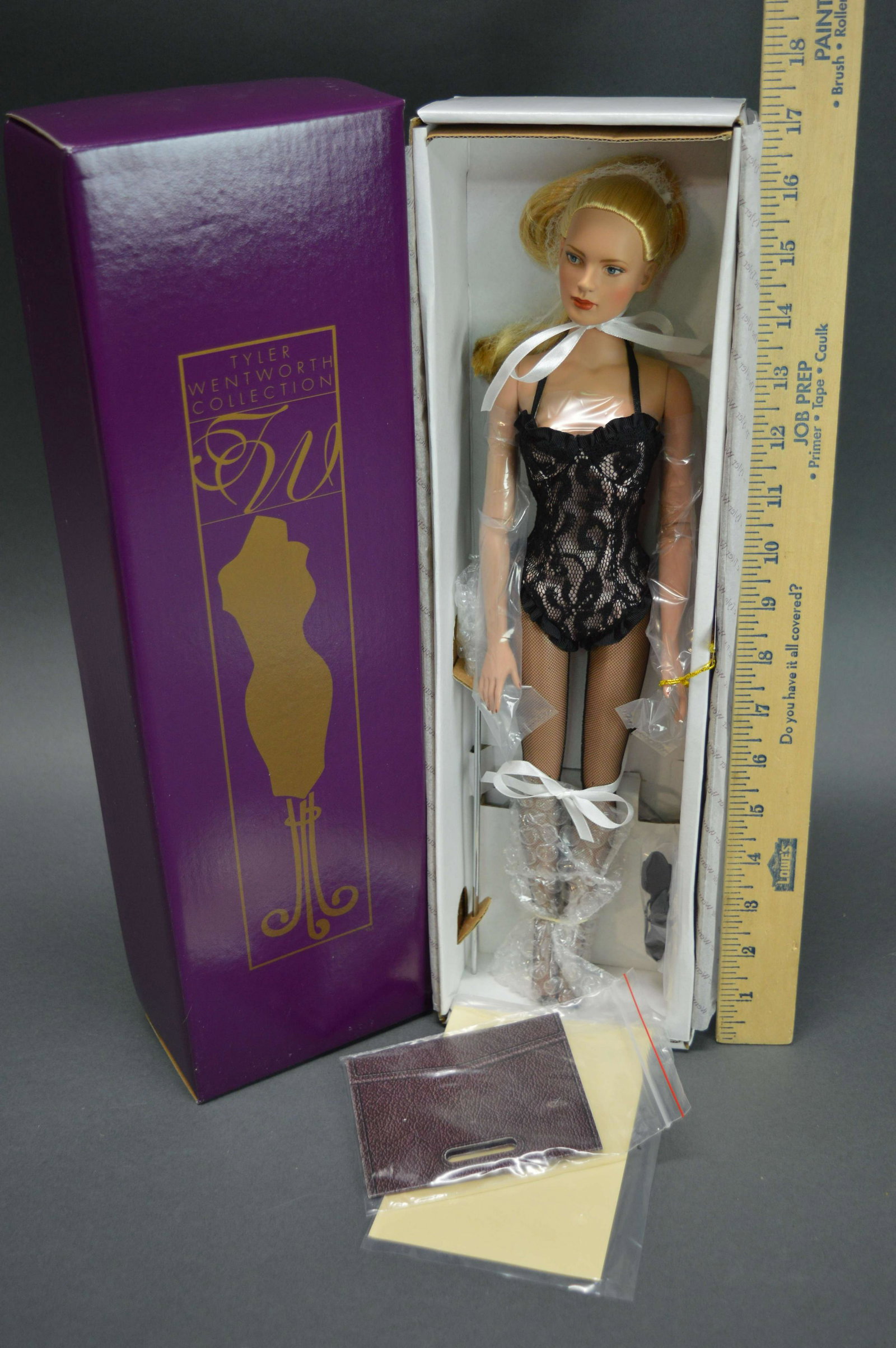 Tonner Tyler Wentworth Blonde Suzette Dubois Doll: A Tonner Tyler Wentworth "Ready-To-Wear Suzette Dubois (blonde) doll.