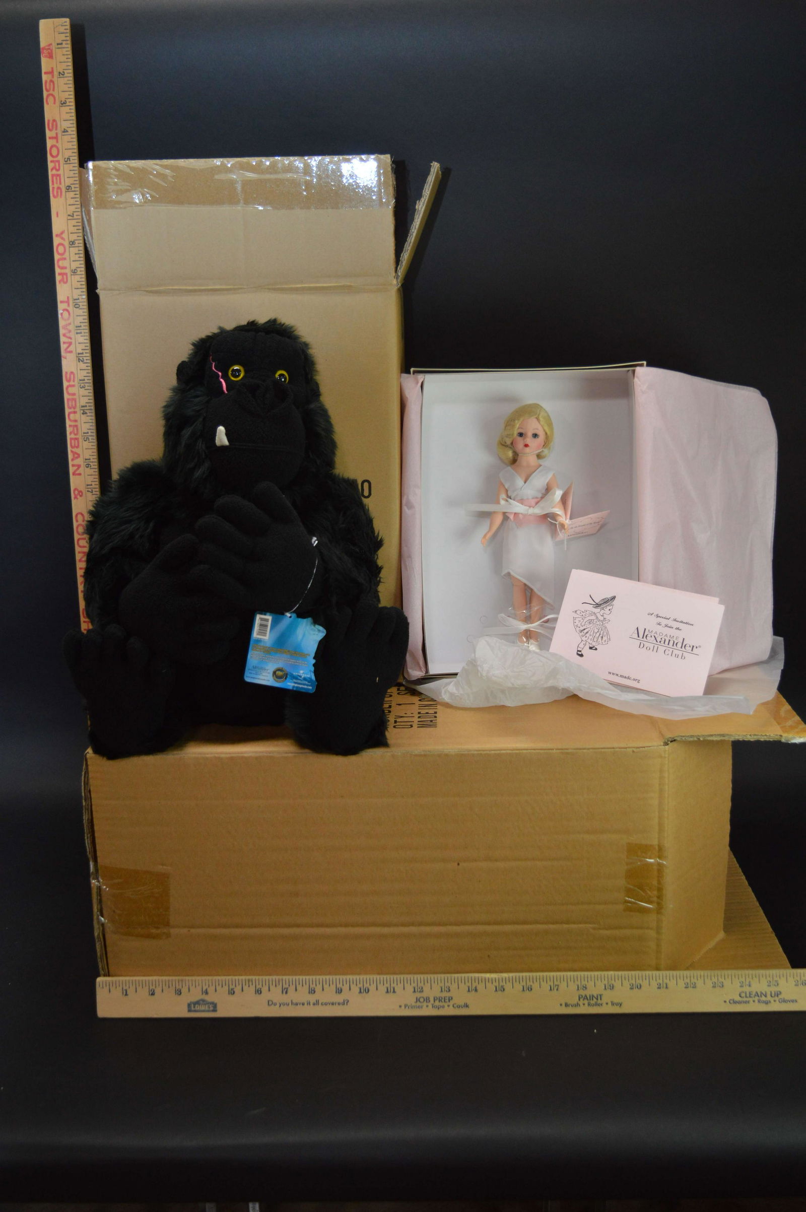 Madame Alexander Kong 8th Wonder Set (1 of 2)